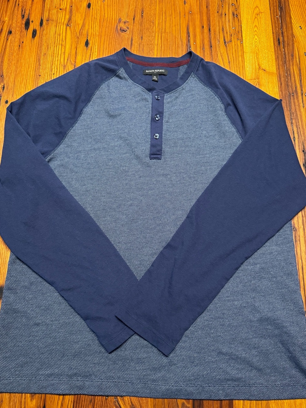Banana Republic Henley – Navy/Heather Blue, XL – Excellent